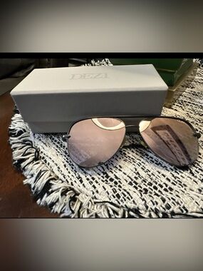 DEZI Aviator Sunglasses - Rose Mirrored Lenses